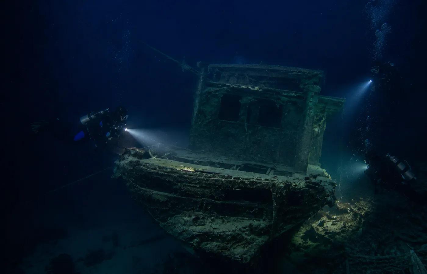 Suzanna wreck night dive