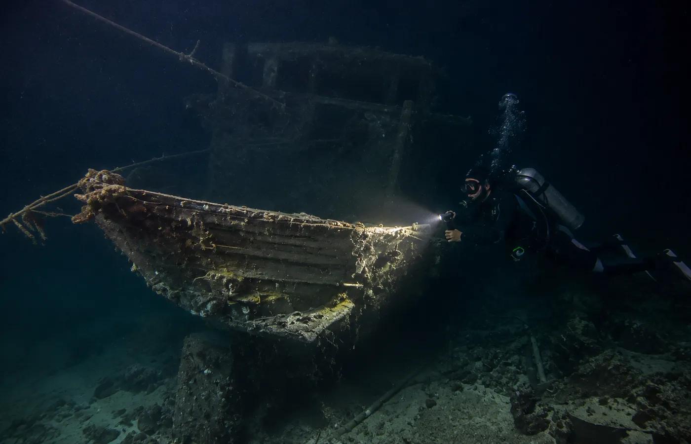 Suzanna wreck night dive