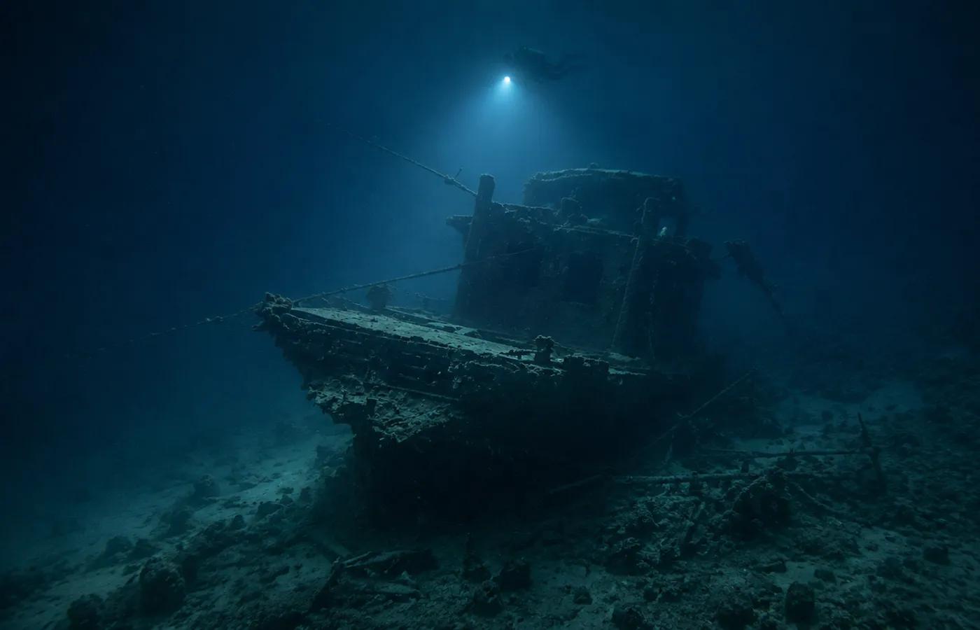 Suzanna wreck night dive