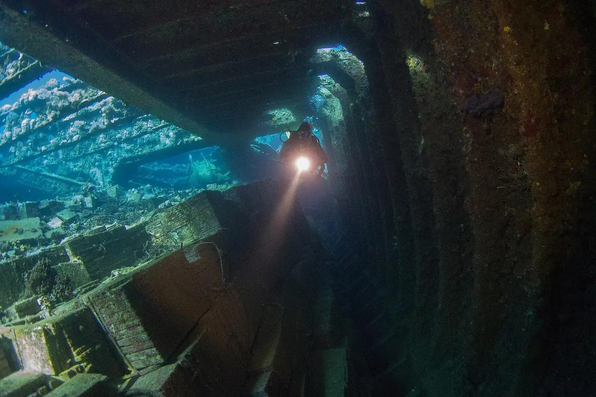 Abu Nuhas underwater photograph 3